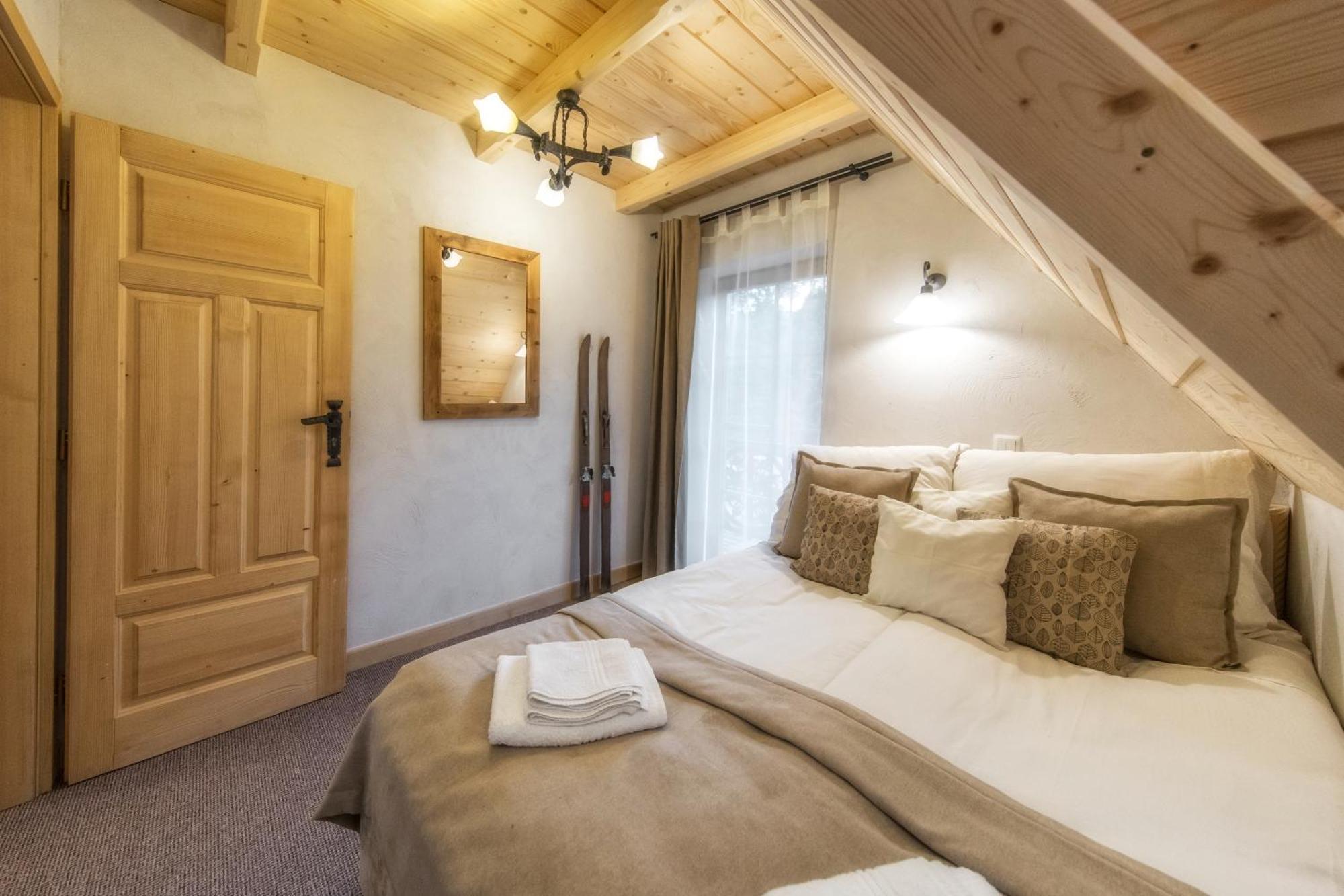 Chalet Cyrhlica House